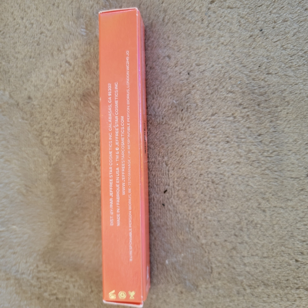 Vibrant Pale Orange Lip Gloss - Picture 2 of 8